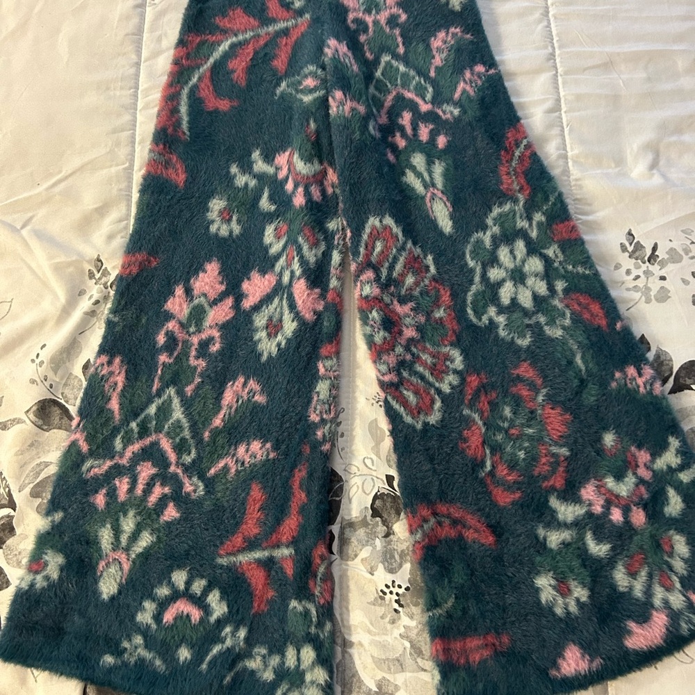 Floral Patterned, wide leg Fuzzy Pants
